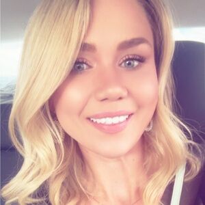 Meet your Posher, Laurel nicole